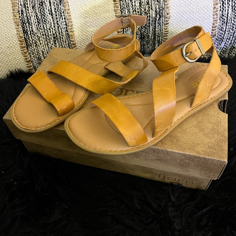 Leather born sandals, new inbox, never worn, size 8